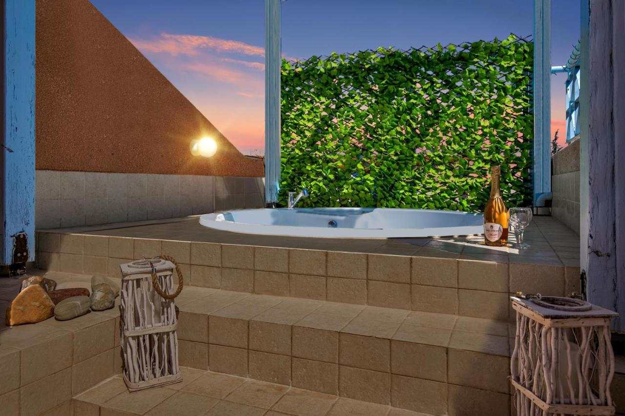 Antonia'S Palace Rooftop Jacuzzi Stunning View Pafos Dış mekan fotoğraf
